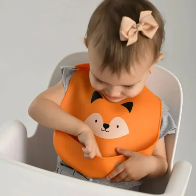 Babador Baby Joy Silicone Pega Migalhas Estampa Raposa Babador Baby Joy Silicone Pega Migalhas Estampa Raposa