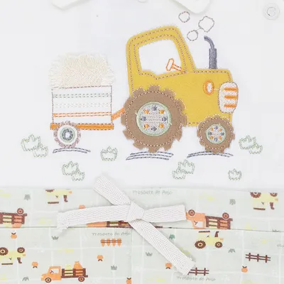 Macacão Curto Bebê Presente De Anjo Malha Bordado Trator