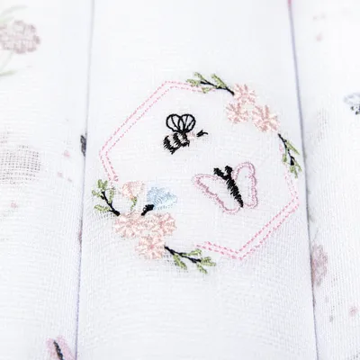 Kit Fralda Papi Bordado E Estampa Floral - 3 Peças Kit Fralda Papi Bordado E Estampa Floral - 3 Peças