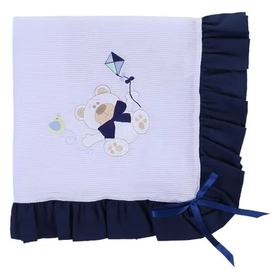 Manta Piquet Bordados Alexandra Com Babado Rebatido Manta Piquet Bordados Alexandra Com Babado Rebatido